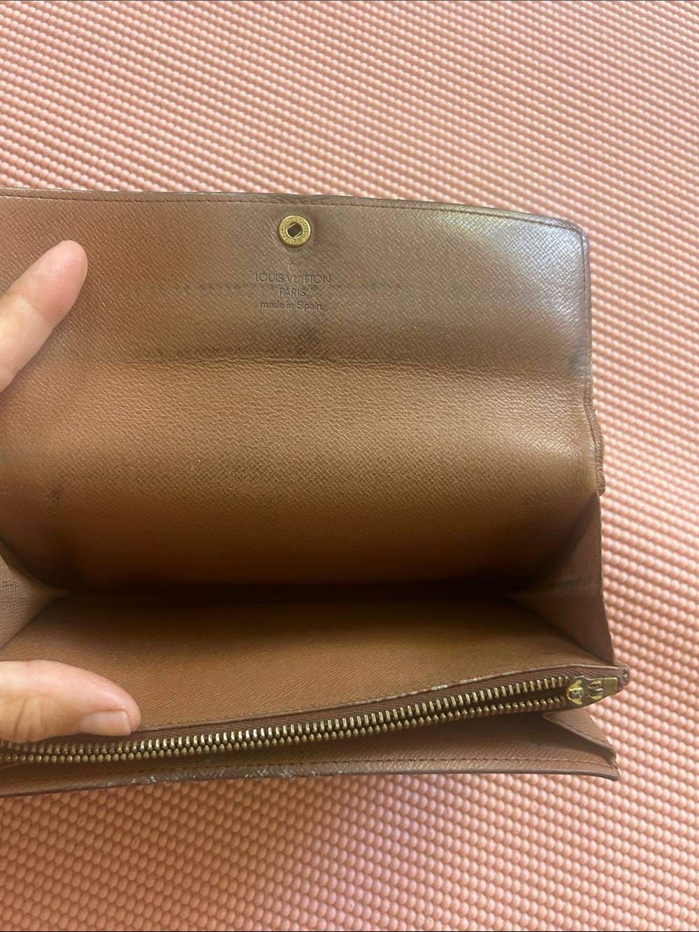 Louis Vuitton Monogram leather Wallet in Dark Brown with Gold Snap - Picture 3 of 10